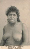 CPA NOUVELLE CALEDONIE - Popinée Des Iles Loyalty Dependances De La Nouvelle Caledonie - Portrait Femme Seins Nus - Nuova Caledonia
