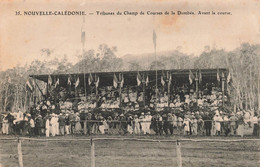 CPA NOUVELLE CALEDONIE - Tribunes Du Champ De Courses De La Dumbéa - Avant La Course - Neukaledonien