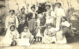 22-12-3462 Grèce / Salonique / Groupe De Personnes En Costumes  Carte Photo - Grecia