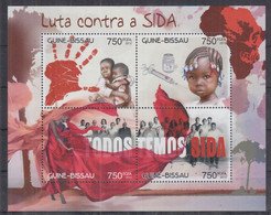 E12. Guinea-Bissau MNH 2012 Medicine - Fight Against AIDS - Primeros Auxilios