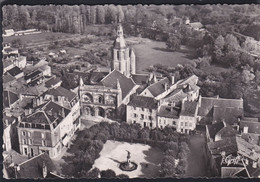 Delcampe - 86 - Civray - Vue Générale - La Place D'armes Et L'église Saint Nicolas - Civray
