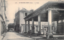 CPA France - Isère - Le Grand Lemps - La Halle - Animée - Rue - Enfants - Affiches - Publicité - Colonnes - Other & Unclassified