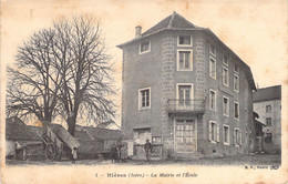 CPA France - Isère - Hièves - La Mairie Et L Ecole - B. F. Paris - Animée - Charrette - Mur D'affichage - Other & Unclassified