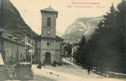 Eaux Chaudes * La Place De L'église Du Village * Attelage - Autres & Non Classés