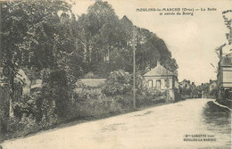 MOULINS LA MARCHE - La Butte Et Entrée Du Bourg. - Moulins La Marche