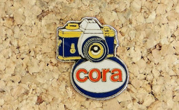 Pin's PHOTO - Appareil Reflex CORA - Verni époxy - Fabricant Inconnu - Photographie
