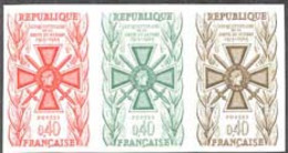 FRANCE(1965) Croix De Guerre. Trial Color Proofs In Strip Of 3 Different Colors. Scott No 1123, Yvert No 1452. - Essais De Couleur 1945-…