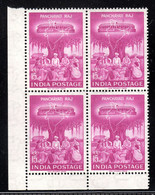 INDIA - 1962 PANCHAYATI SYSTEM STAMP IN CORNER MARGIN BLOCK OF 4 FINE MNH ** SG 451 X 4 - Unused Stamps
