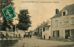 Le Cellier * La Haut De La Place Et Le Calvaire * Hôtel Des Voyageurs ROUSSEAU GALLON * Villageois - Le Cellier