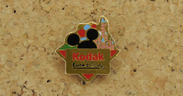 Pin's PHOTO - KODAK EuroDisney Château - Peint Cloisonné - Fabricant Inconnu - Photographie