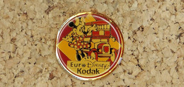 Pin's PHOTO - KODAK EuroDisney Minnie - Verni époxy - Fabricant Inconnu - Photographie