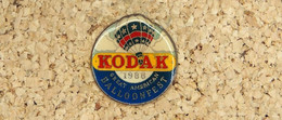 Pin's PHOTO - KODAK Montgolfière 1988 - Verni époxy - Fabricant Inconnu - Photographie