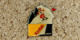 Pin's PHOTO - KODAK JO Ski Slalom - Verni époxy - Fabricant ATTECH Industries - Photography