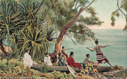 CPA TAHITI - Peche Au Harpon - F Homes  - Pirogue - Colorisé - Tahiti