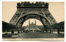 Delcampe - Le Trocadéro Vu Des Jardins Du Champ De Mars Sous La Tour Eiffel - Eiffelturm