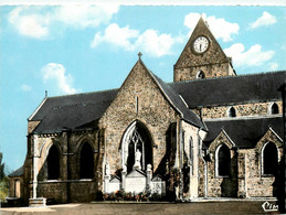 St Sauveur Le Vicomte * Place De L'église Côté Nord Et Le Monument Aux Morts - Saint Sauveur Le Vicomte