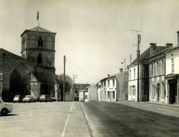 St Ciers Du Taillon * Carte Photo Village * Place , Débit De Tabac Tabacs TABAC , Automobiles Anciennes *10x15cm - Sonstige & Ohne Zuordnung