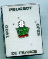 PIN'S  - GOLF / AUTOMOBILE - PEUGEOT - OPEN DE FRANCE - SIGNE ARTHUS BERTRAND - Golf