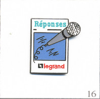 Pin's Electricité / Matériel Electrique “Legrand“ Réponses Service Client. Est. Démons Et Merveilles. EGF. T881-16 - EDF GDF