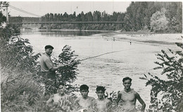 Carte Photo Glaçée  N Et B  De  VERDUN-sur-GARONNE ( 82 )  Le Pont Suspendu, Bords De La Garonne ( Pecheurs à Identifier - Verdun Sur Garonne