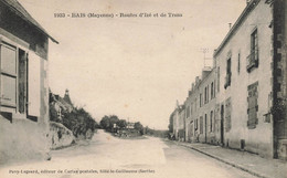 Bais * Routes D'izé Et De Trans * Au Fond Le Calvaire Du Village - Bais