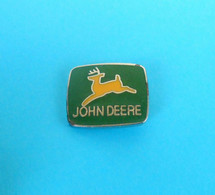 JOHN DEERE Tractors - Nice Rare Vintage Enamel Pin Badge * Tractor Tracteur Traktor Trattore Trator USA United States - Transports