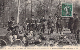 CPA - FRANCE - Chasse - Chasse à Courre - Forêt De Fontainebleau - Attendant L'Heure Du Rendez Vous - LL - Caccia