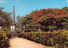 Saint Pierre - Le Monument Aux Morts - Saint Pierre