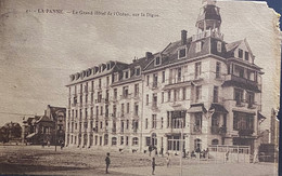 De Panne Le Grand Hotel De LOcean Op De Dijk Gelopen 1923 (rechter Bovenhoek Weg) - De Panne