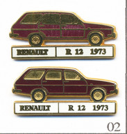 LOT De 2 Pin's Différents Renault / Modèle R12 De 1973 - Rouge Foncé Et Bordeaux. Estampillé Cef. Zamac. T889-02B - Renault