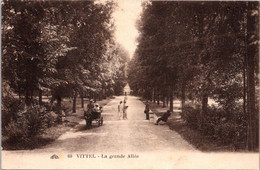 (1 N 45) VERY OLD - B/w - France (posted 1929) - Vittel La Grande Allée - Santé