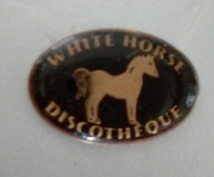 Pin's Cheval White Horse Discotheque - Animaux