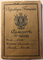 Passeport Français De 1952 Avec Nombreux Visas Et Timbres Fiscaux Espagnols - Cachets Police D'Irun (Espagne) - Historical Documents