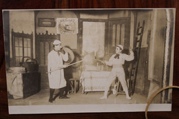 1900's Carte Photo Théâtre  Spectacle Au Chat Qui Fume - Theater