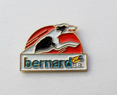 Pin's Chien Bernard /dbr - Animaux