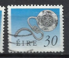 EIRE IRELAND IRLANDA 1990 1995 ART TREASURES ENAMEL LATCHET BROOCH 30p USED USATO OBLITERE' - Used Stamps