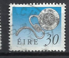 EIRE IRELAND IRLANDA 1990 1995 ART TREASURES ENAMEL LATCHET BROOCH 30p USED USATO OBLITERE' - Used Stamps