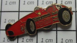 410B Pin's Pins : Rare Et Belle Qualité / SPORTS / AUTOMOBILE VOITURE DE COURSE ANNEES 1940/50 FERRARI ? - Car Racing - F1