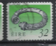 EIRE IRELAND IRLANDA 1990 1995 ART TREASURES SIZE 27x21 BROIGHTER COLLAR 32p USED USATO OBLITERE' - Used Stamps