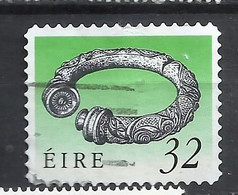 EIRE IRELAND IRLANDA 1990 1995 ART TREASURES SIZE 27x21 BROIGHTER COLLAR 32p USED USATO OBLITERE' - Used Stamps