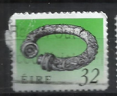 EIRE IRELAND IRLANDA 1990 1995 ART TREASURES SIZE 27x21 BROIGHTER COLLAR 32p USED USATO OBLITERE' - Used Stamps