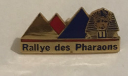 129-Pin's.rallye Automobile Des Pharaons.Pyramides.signé Démons Et Merveilles. - Volkswagen