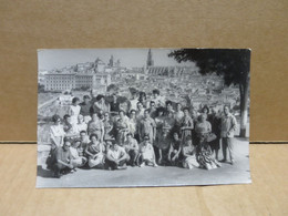 TOLEDO TOLEDE (Espagne) Photo Format Carte Photo Groupe De Personnages Devant La Ville - Toledo