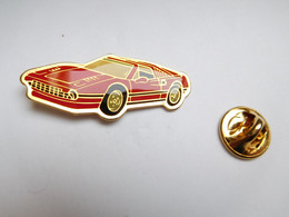 Beau Pin's , Auto Ferrari , Dimensions 15x36 Mm , Signé GIFT Créations - Ferrari