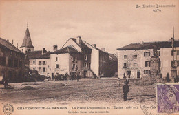 48 / CHATEAUNEUF DE RANDON / LA PLACE DUGUESCLIN ET L EGLISE / CAFE DE L UNION - Chateauneuf De Randon