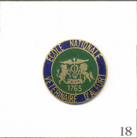 Pin's Médical / Ecole Nationale Vétérinaire De Maisons Alfort (94) - Cercle Bleu Marine / Fond Vert. Est. Tosca.T871-18 - Animaux