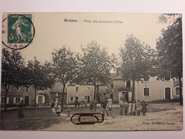 Place Des Anciennes Halles - Brulon