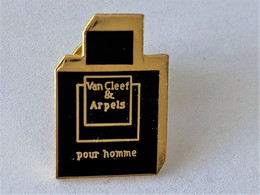 PINS  PARFUM  VAN CLEEF & ARPELS POUR HOMME / 33NAT - Perfume