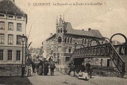 Belgique - Flandre Orientale - Grammont - Geraardsbergen - La Passerelle Sur La Dendre Et La Grand'Rue. - Geraardsbergen