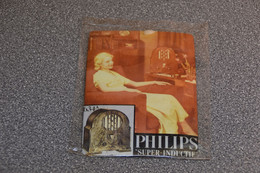 PHILIPS-radio Metalen Reclame Plaat 10,5cm X 15cm Pin Up - Otros & Sin Clasificación
